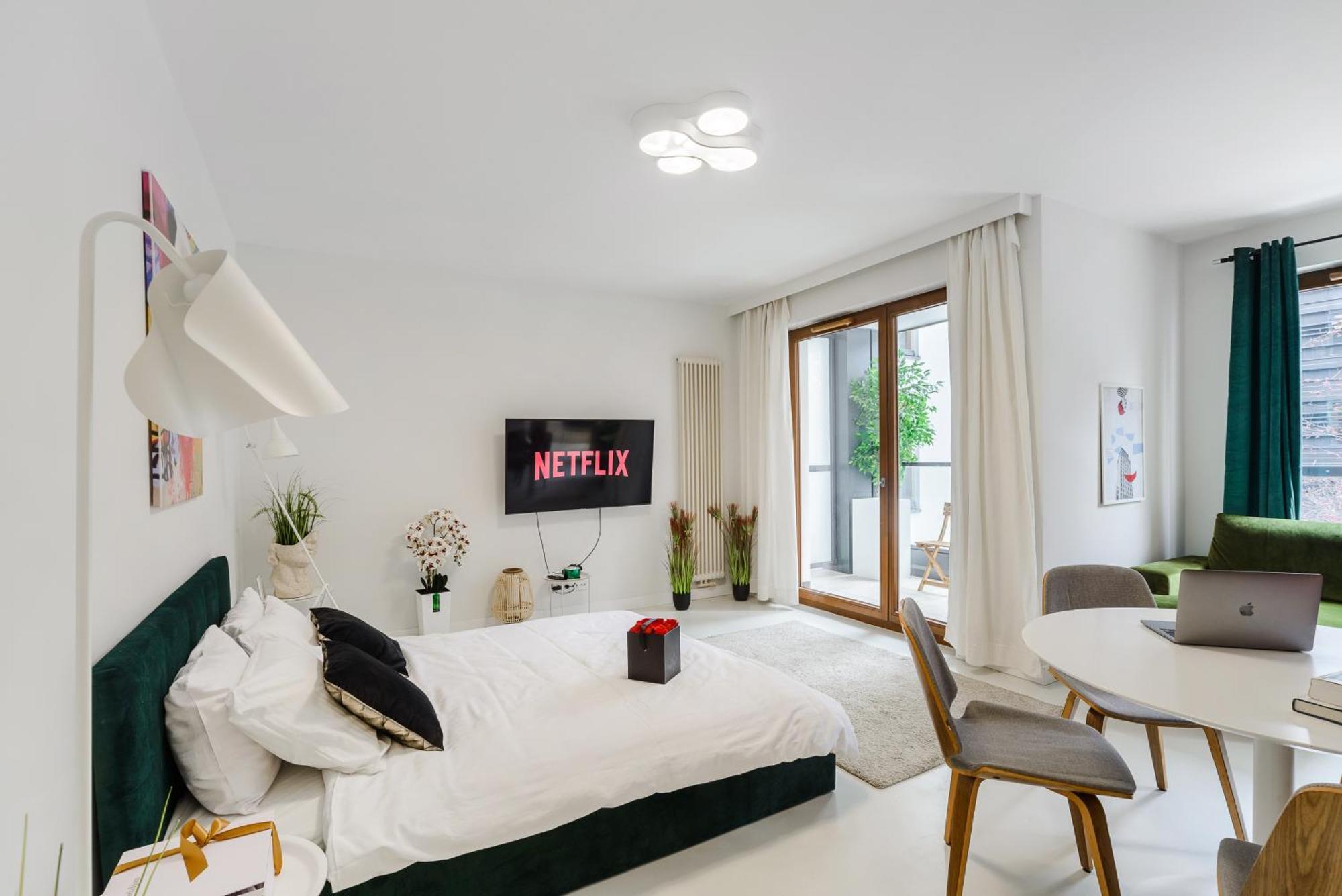 Lumina Apartment With Parking Near Muzeum Powstania Warsaw Exterior photo