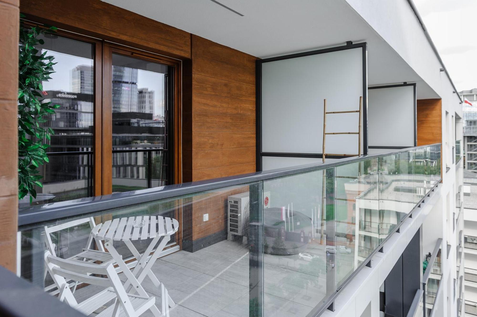 Lumina Apartment With Parking Near Muzeum Powstania Warsaw Exterior photo